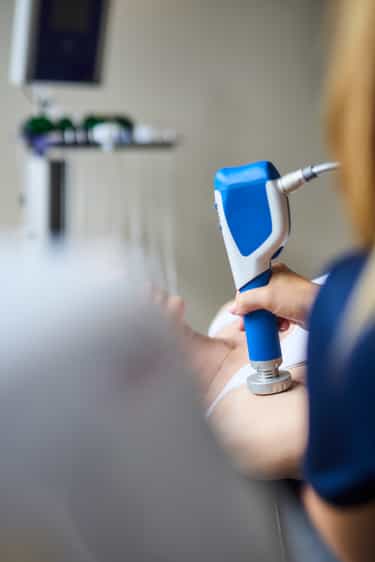 Tennisellenbogen: Ursachen verstehen, richtig behandeln