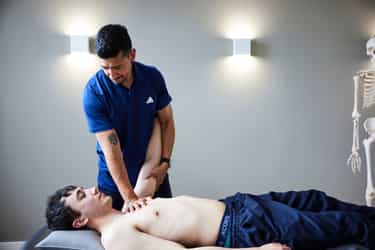 Physiotherapie oder Osteopathie? Die Unterschiede erklärt