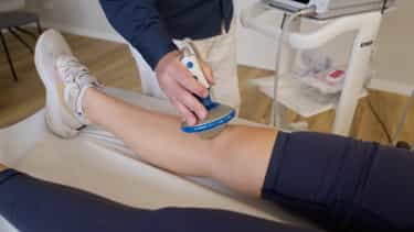 Stoßwellentherapie: Wirkung, Ablauf und Einsatzgebiete