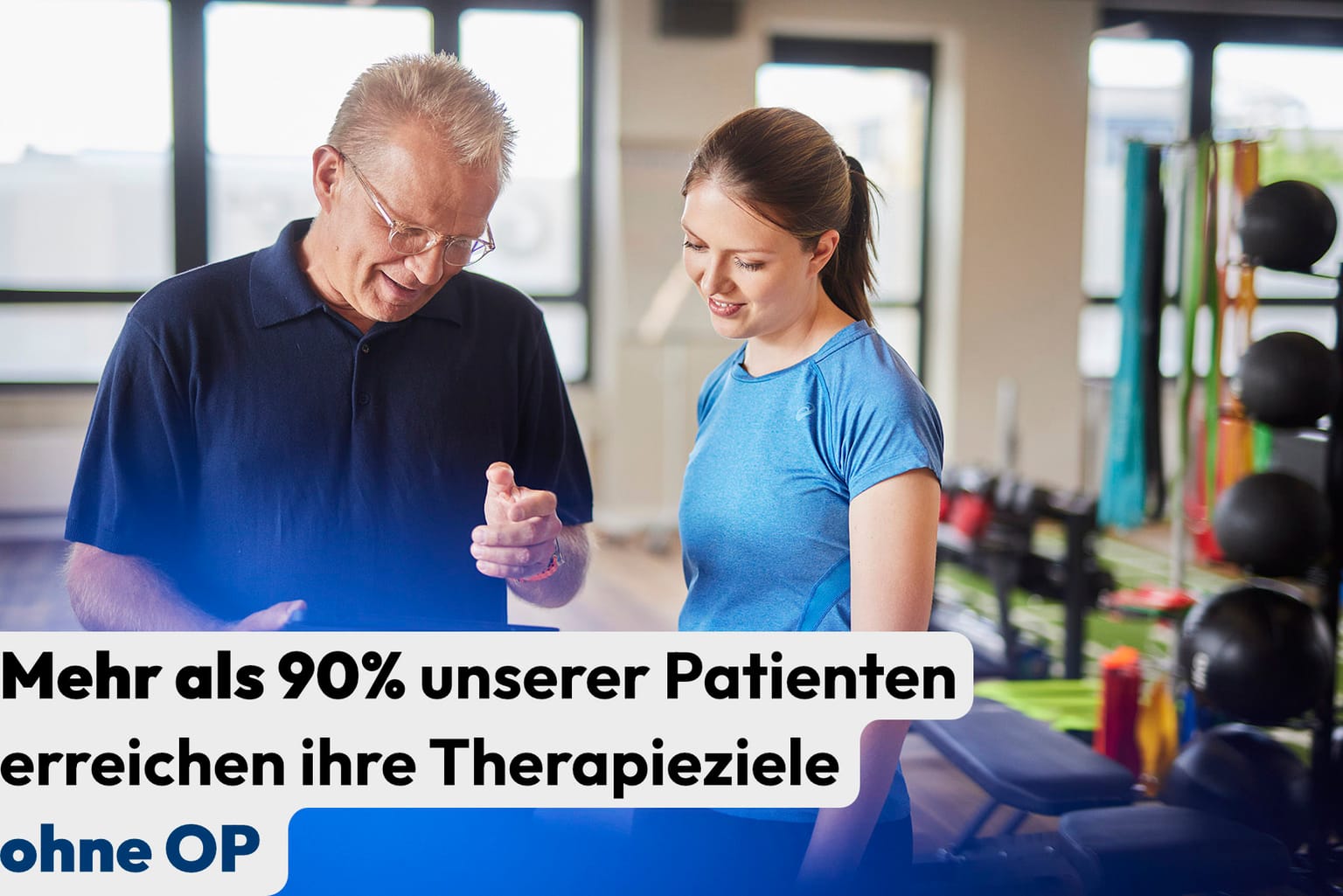Besprechung des individuellen Trainingsplans auf der Trainingsfläche bei Ortho4Sport