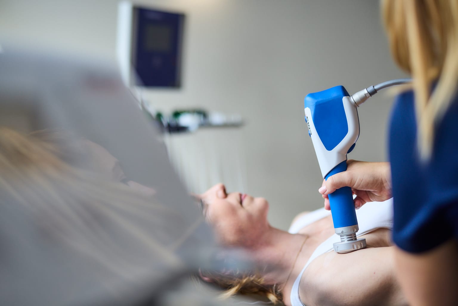 Fokussierte Stoßwellentherapie an der Schulter bei Ortho4Sport