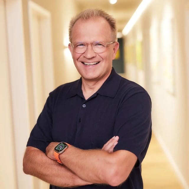 Prof. Dr. med. Oliver Tobolski — Medizinischer Direktor · Sportmedizin bei Ortho4Sport