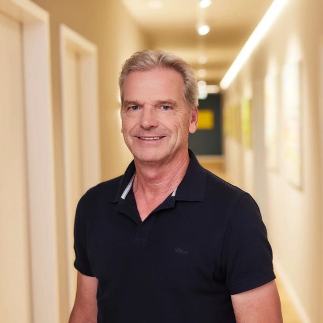 Dr. med. Robert Döhmen — Facharzt für Orthopädie · Sportmedizin bei Ortho4Sport